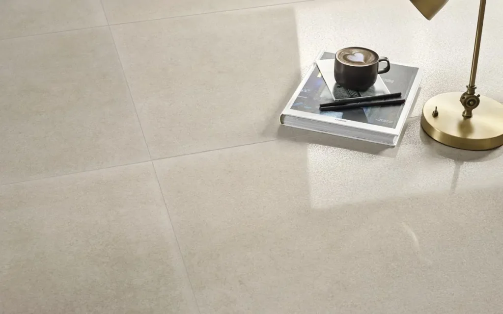 paviment-porcellanic-nomade-rocersa-efecte-pedra-natural-grey-sand-badagres