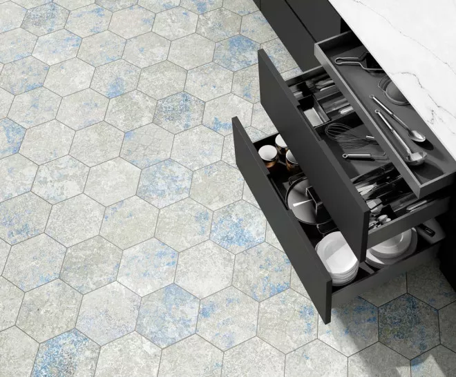 paviment-porcellanic-emotion-apavisa-efecte-ciment-textil-red-grey-badagres