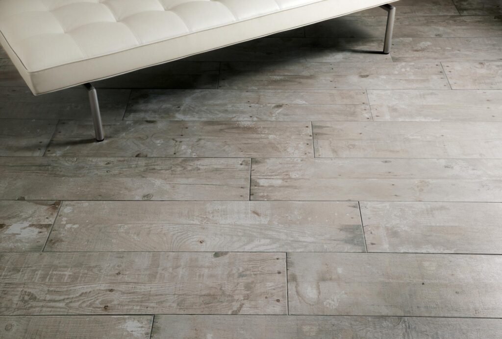 paviment-porcellanic-rafter-aparici-efecte-fusta-rustica-nusos-marcats-badagres
