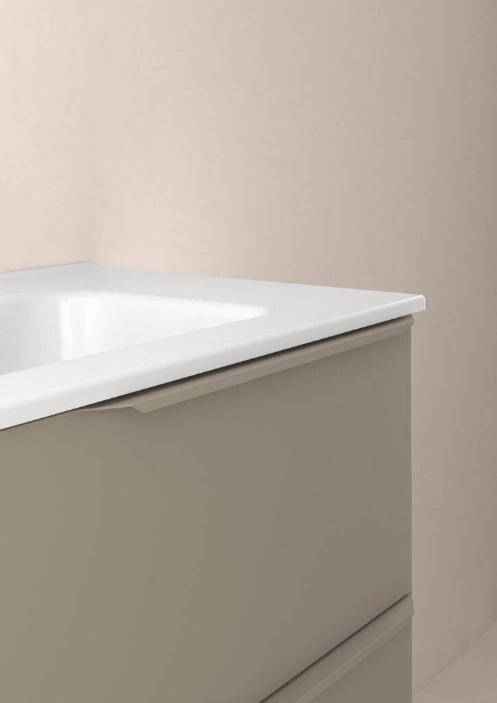 Mio Compact | Disseny sobri, tall a biaix i elegància minimalista | Royo — textura 1