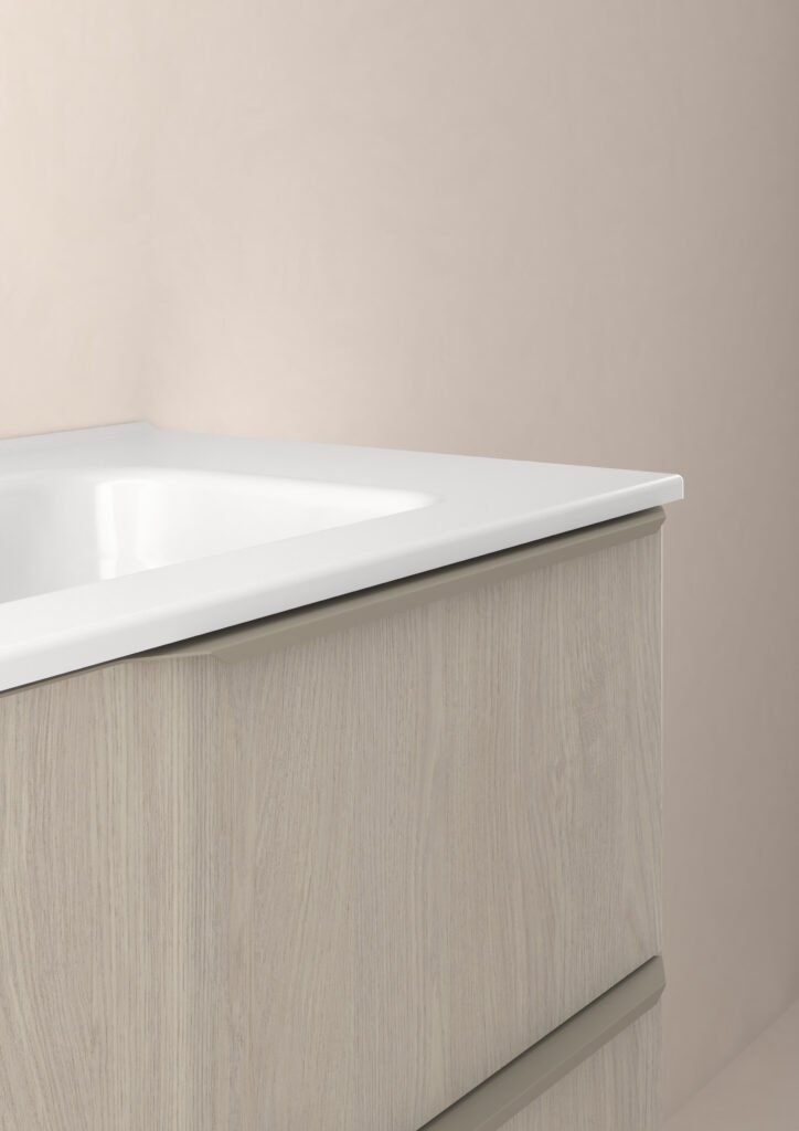 Mio Compact | Disseny sobri, tall a biaix i elegància minimalista | Royo — textura 2