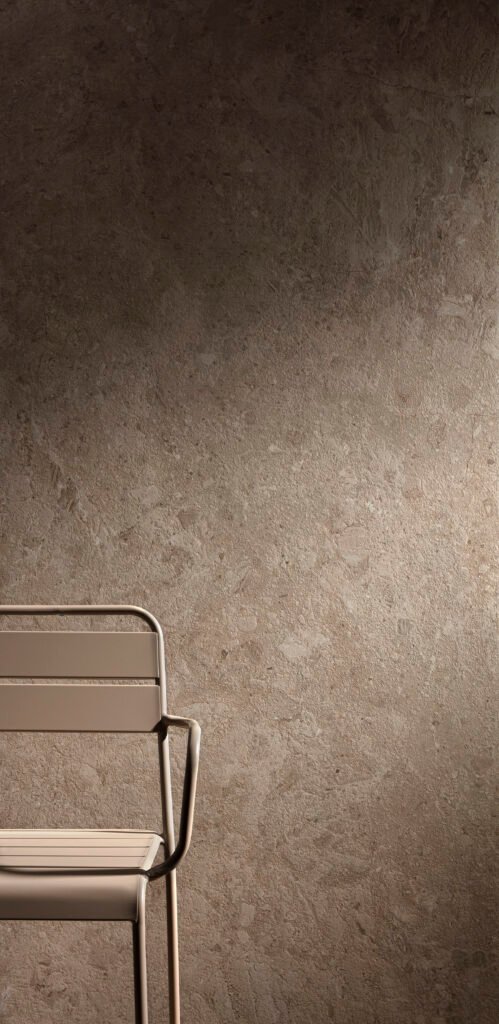Sèrie Ardara Porcelain | Porcellànic Mat · 100x100 cm / 100x275 cm | Peronda — ambient 16