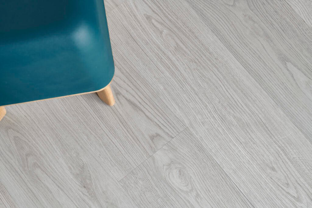 Sèrie Granier Porcelain | Porcellànic Antilliscant (Grip / C3) · 19,5x121 cm / 24x151 cm | Peronda — ambient 7