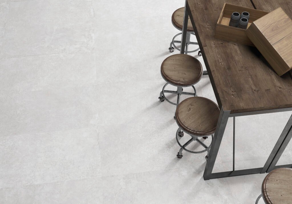 Sèrie Grunge Porcelain | Porcellànic Antilliscant (Grip / C3) · 30x30 cm / 60x120 cm | Peronda — ambient 14