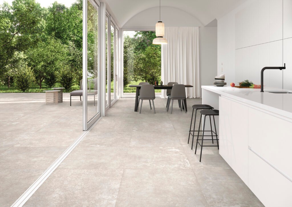 Sèrie Grunge Porcelain | Porcellànic Antilliscant (Grip / C3) · 30x30 cm / 60x120 cm | Peronda — ambient 3