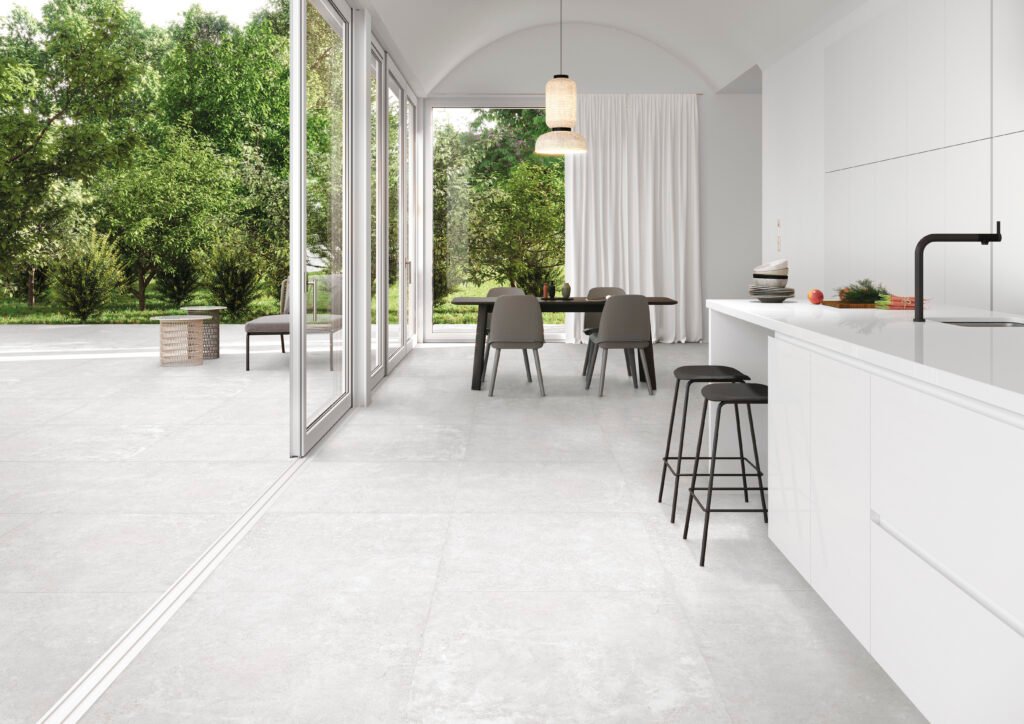 Sèrie Grunge Porcelain | Porcellànic Antilliscant (Grip / C3) · 30x30 cm / 60x120 cm | Peronda — ambient 5