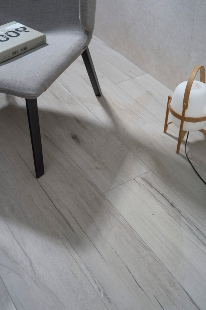 Sèrie Jackson Porcelain | Porcellànic Mat · 24x151 cm | Peronda — ambient 11