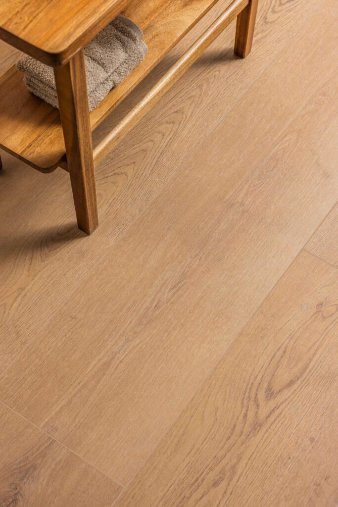 Sèrie Kaizen Porcelain | Porcellànic Antilliscant (Grip / C3) · 24x151 cm / 8,7x36,5 cm | Peronda — ambient 4
