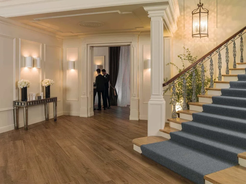 Sèrie Manhattan | Efecte Fusta · 29,4×180, 19,3×180, 29,4×120, 19,3×120, 80×80 i 45×120 | Porcelanosa