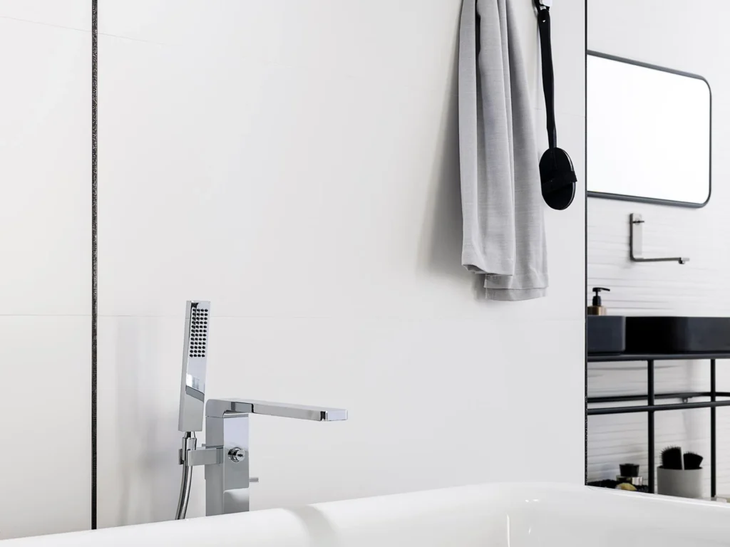 Ambient · Sèrie Marmi China | Efecte Monocolor · 33,3×100 cm i 45×120 cm | Porcelanosa · 4