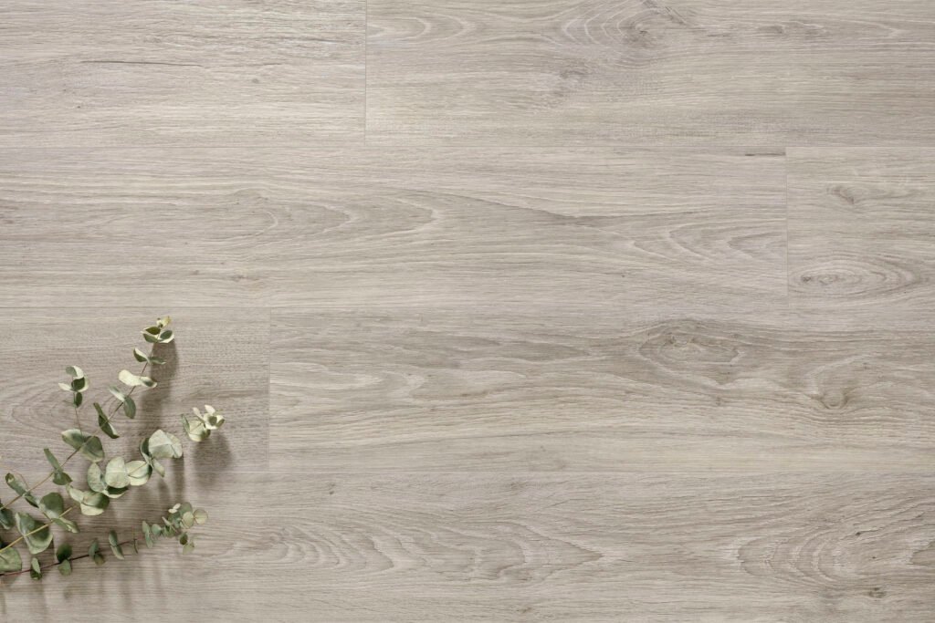 Sèrie Verbier Porcelain | Porcellànic Relleu / 3D · 27,5x24 cm / 8x151 cm | Peronda — ambient 12