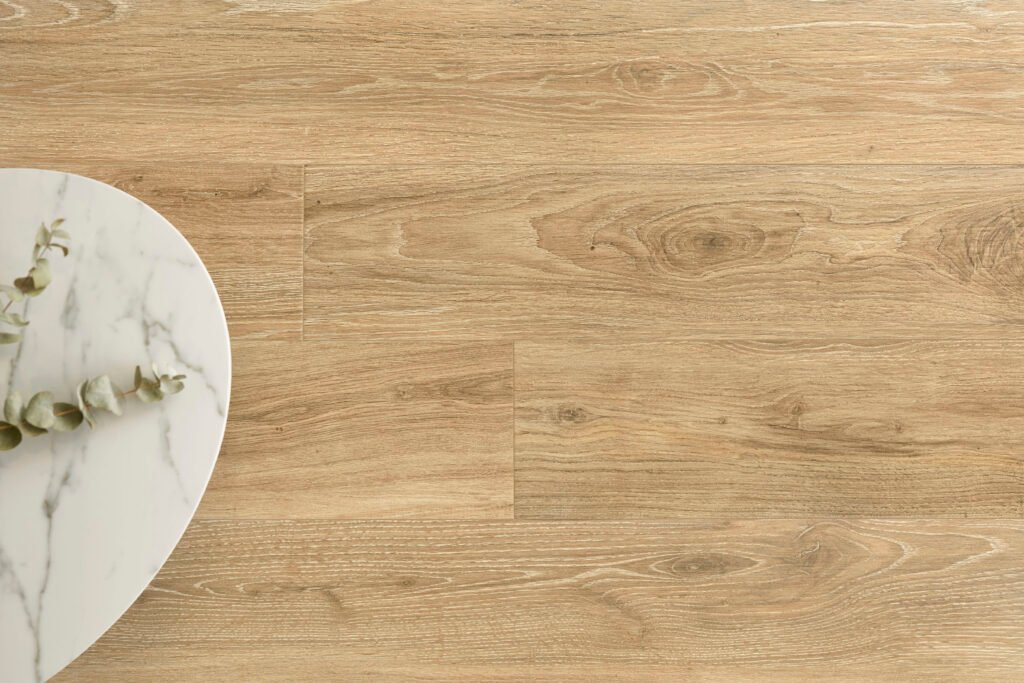Sèrie Verbier Porcelain | Porcellànic Relleu / 3D · 27,5x24 cm / 8x151 cm | Peronda — ambient 18