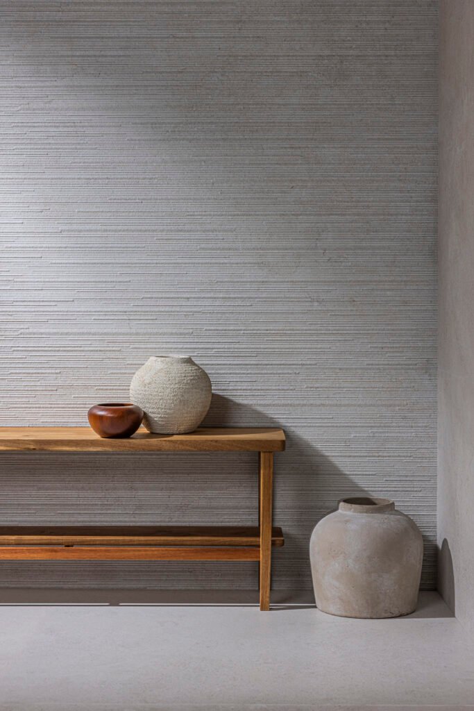 Sèrie Versa Porcelain | Porcellànic Relleu / 3D · 100x100 cm / 60x120 cm | Peronda — ambient 10