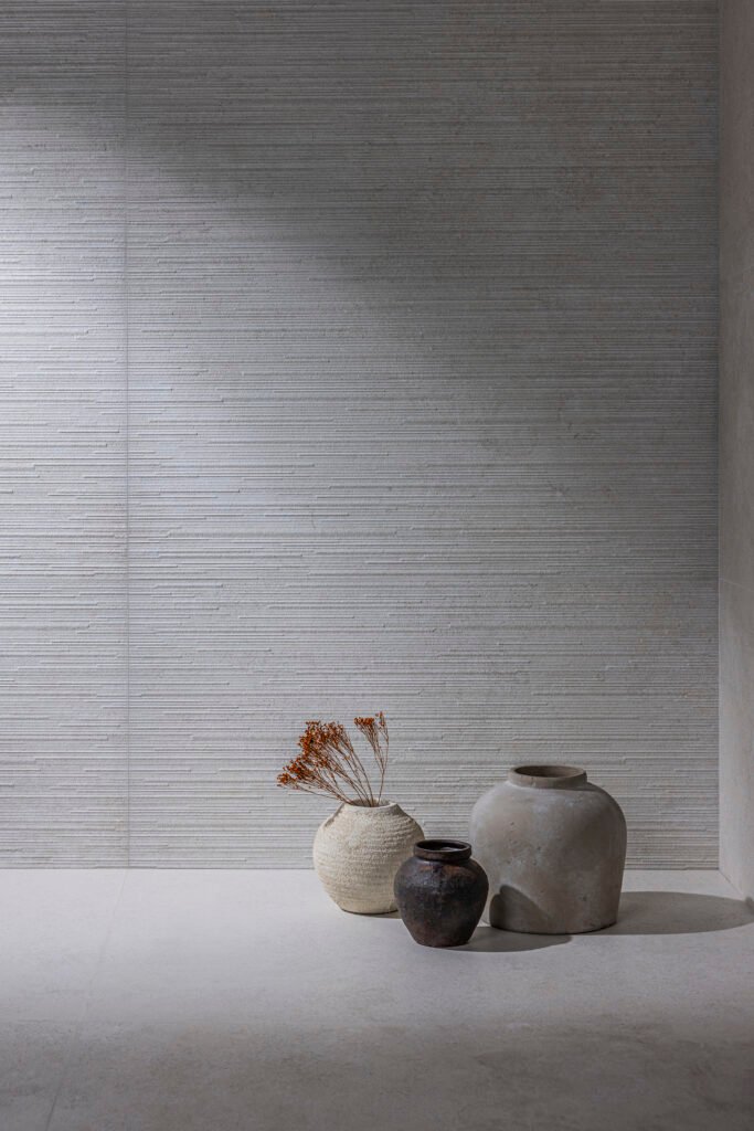 Sèrie Versa Porcelain | Porcellànic Relleu / 3D · 100x100 cm / 60x120 cm | Peronda — ambient 11