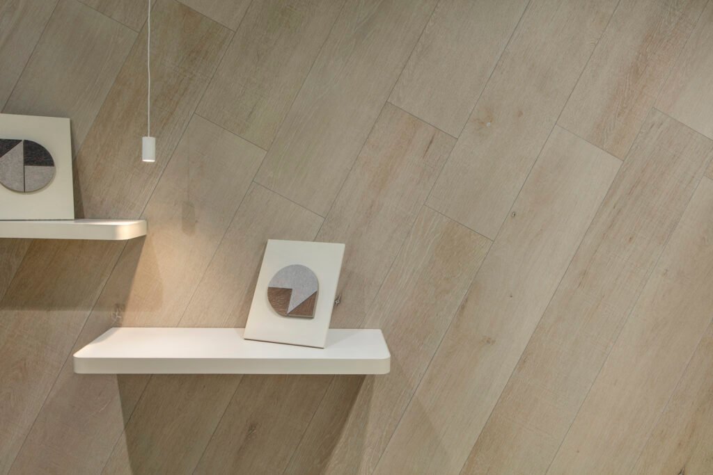 Sèrie Whistler Porcelain | Porcellànic Mat · 24x151 cm | Peronda — ambient 7