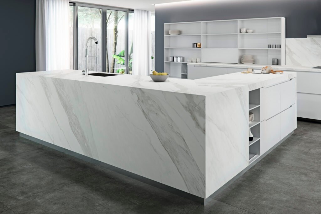 Sèrie Calacata | Efecte Marbre · 50x100, 60x120, 100x100, 120x120, 81x324, 100x300, 120x260, 120x278, 160x320 i 162x324 cm | Coverlam · ambient